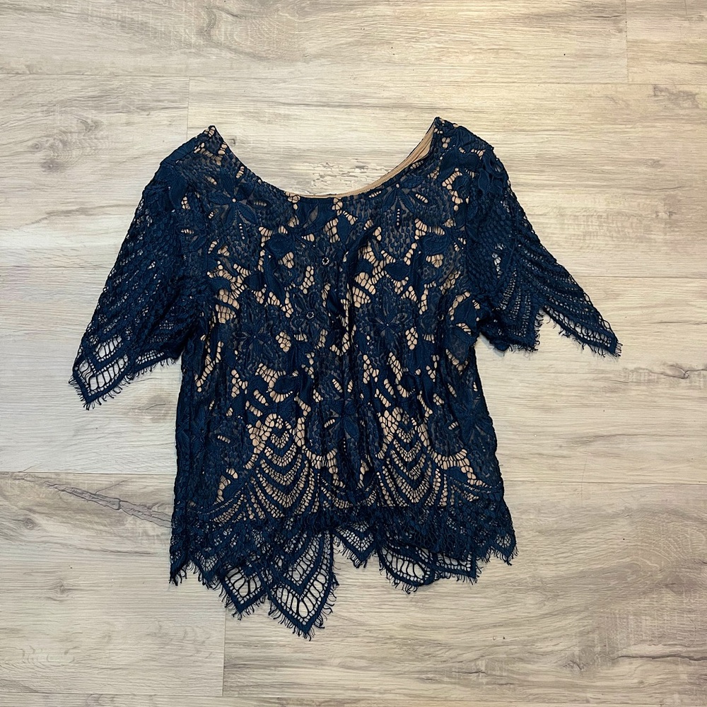 Blue lace express top